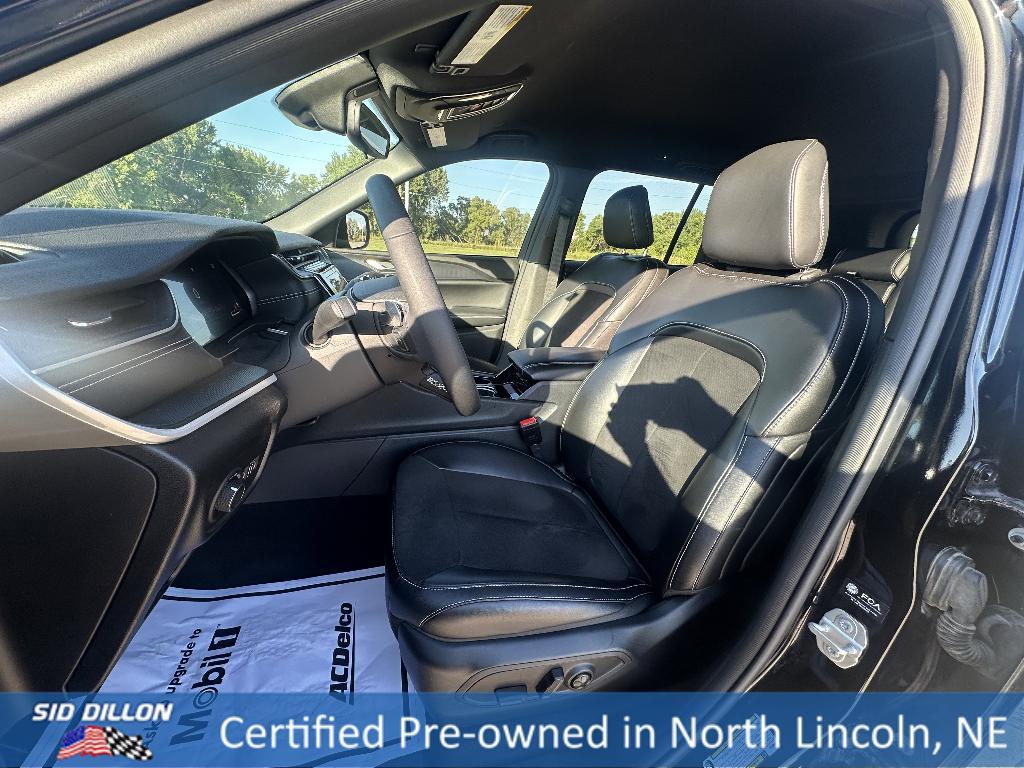 used 2023 Jeep Grand Cherokee car, priced at $35,992