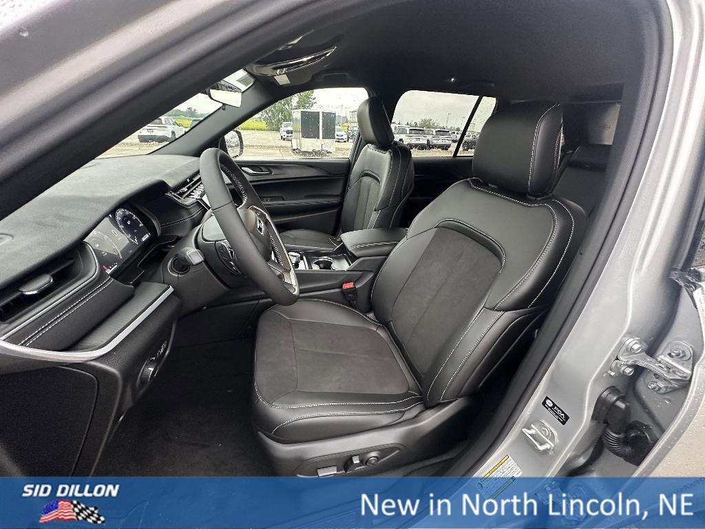 new 2025 Jeep Grand Cherokee car, priced at $43,045