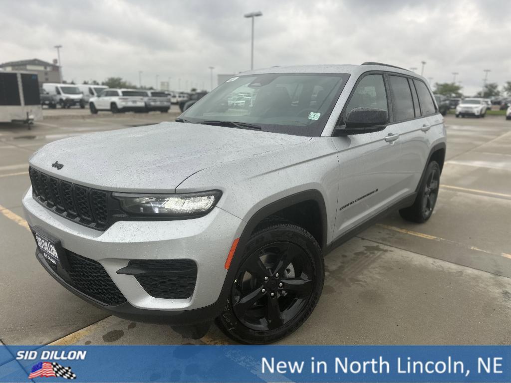 new 2025 Jeep Grand Cherokee car, priced at $43,045