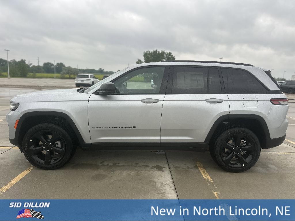new 2025 Jeep Grand Cherokee car, priced at $43,045