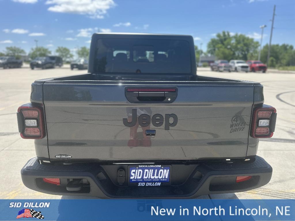 new 2025 Jeep Gladiator car, priced at $48,177
