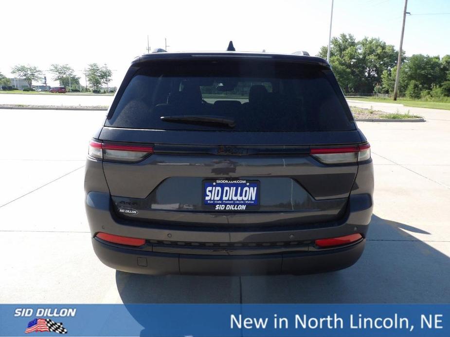 new 2024 Jeep Grand Cherokee car, priced at $41,175