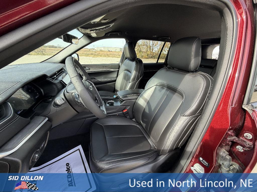 used 2025 Jeep Grand Cherokee car, priced at $42,693