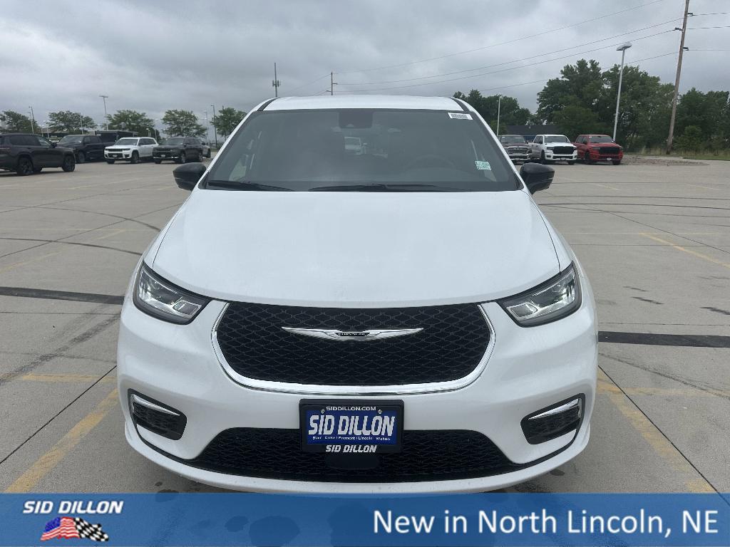 new 2025 Chrysler Pacifica Hybrid car, priced at $48,881