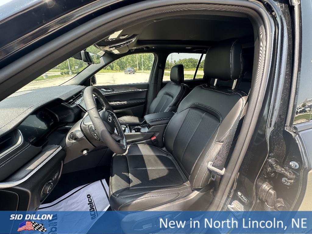 new 2025 Jeep Grand Cherokee car, priced at $51,657