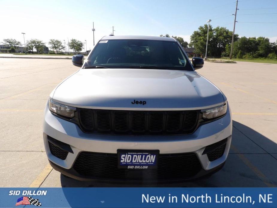 new 2024 Jeep Grand Cherokee car, priced at $41,175