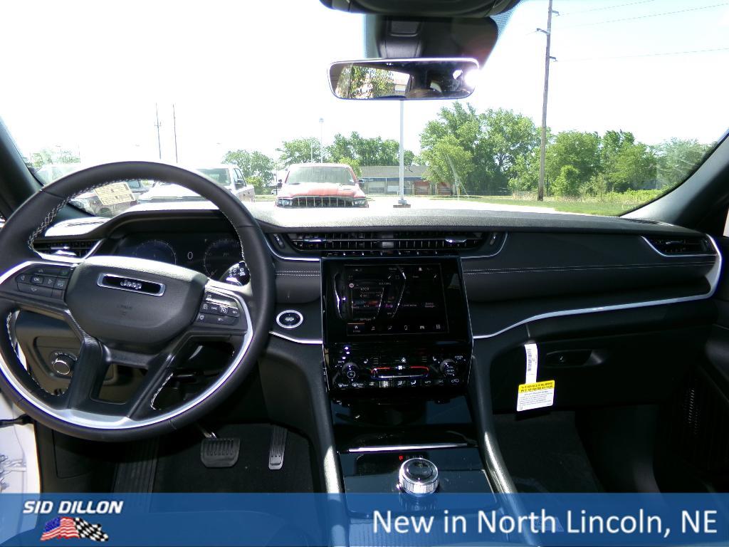new 2025 Jeep Grand Cherokee car, priced at $42,450