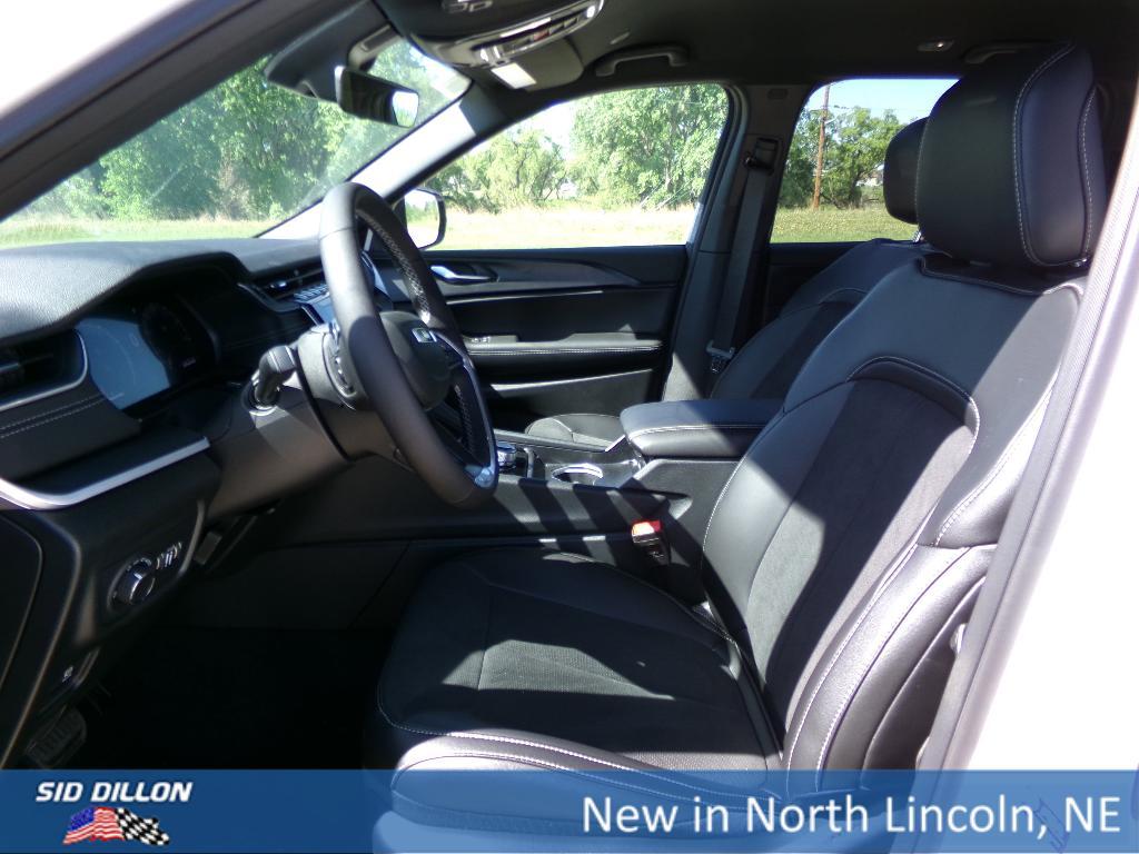 new 2025 Jeep Grand Cherokee car, priced at $42,450