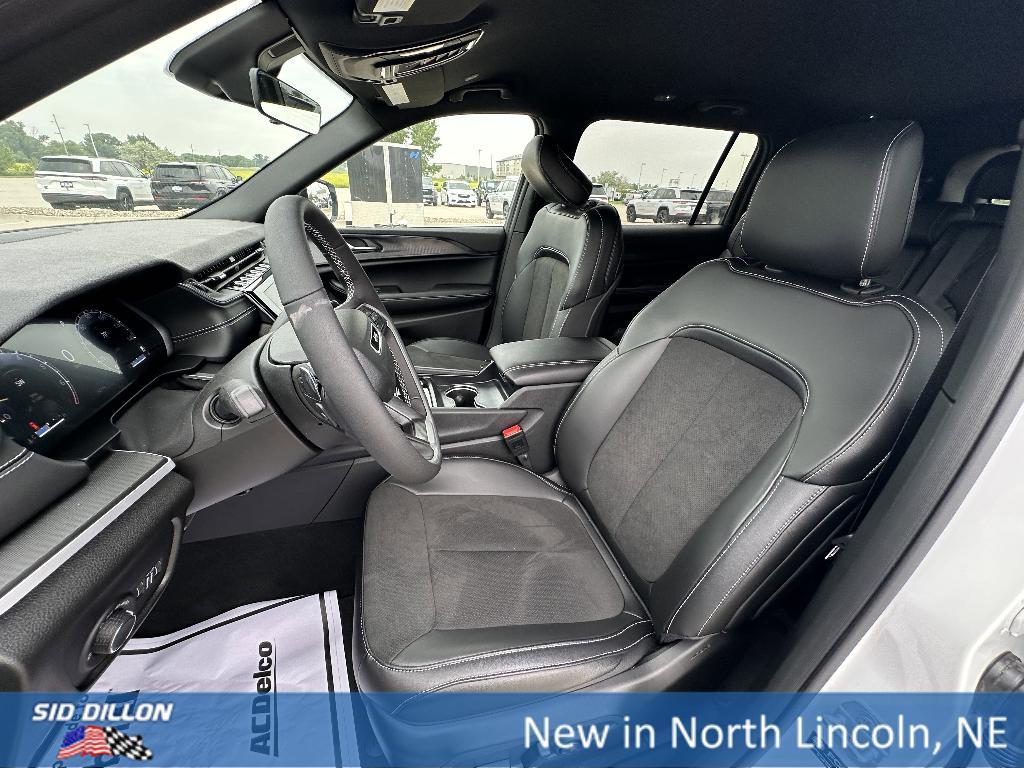 new 2025 Jeep Grand Cherokee L car, priced at $42,677