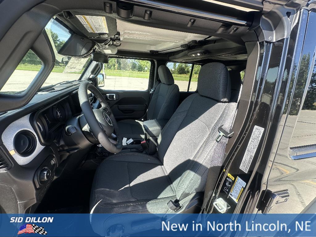 new 2025 Jeep Wrangler car, priced at $45,304