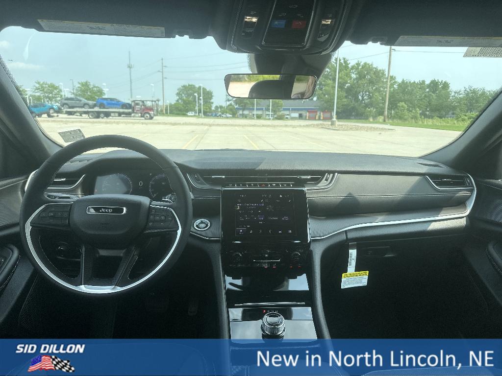 new 2025 Jeep Grand Cherokee car, priced at $42,045