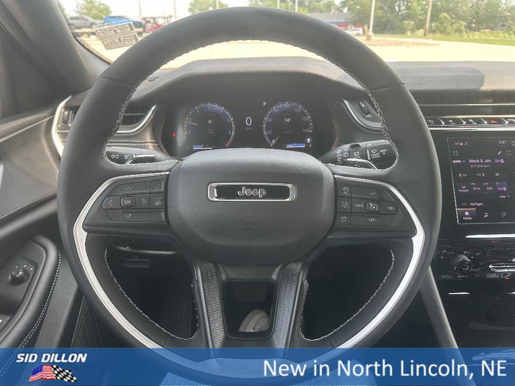 new 2025 Jeep Grand Cherokee car, priced at $42,045
