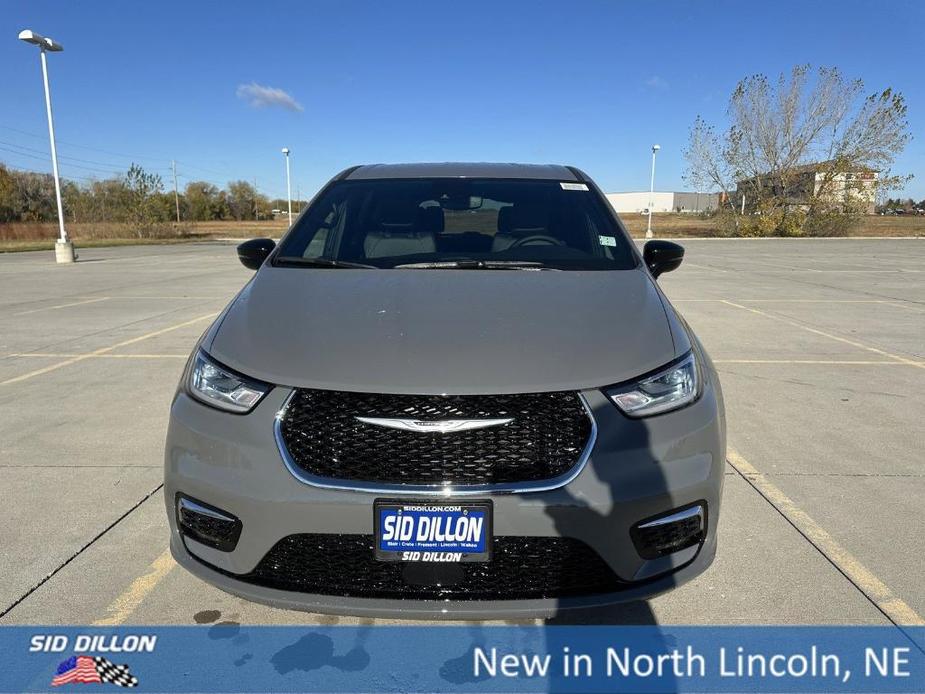 new 2025 Chrysler Pacifica car, priced at $42,640