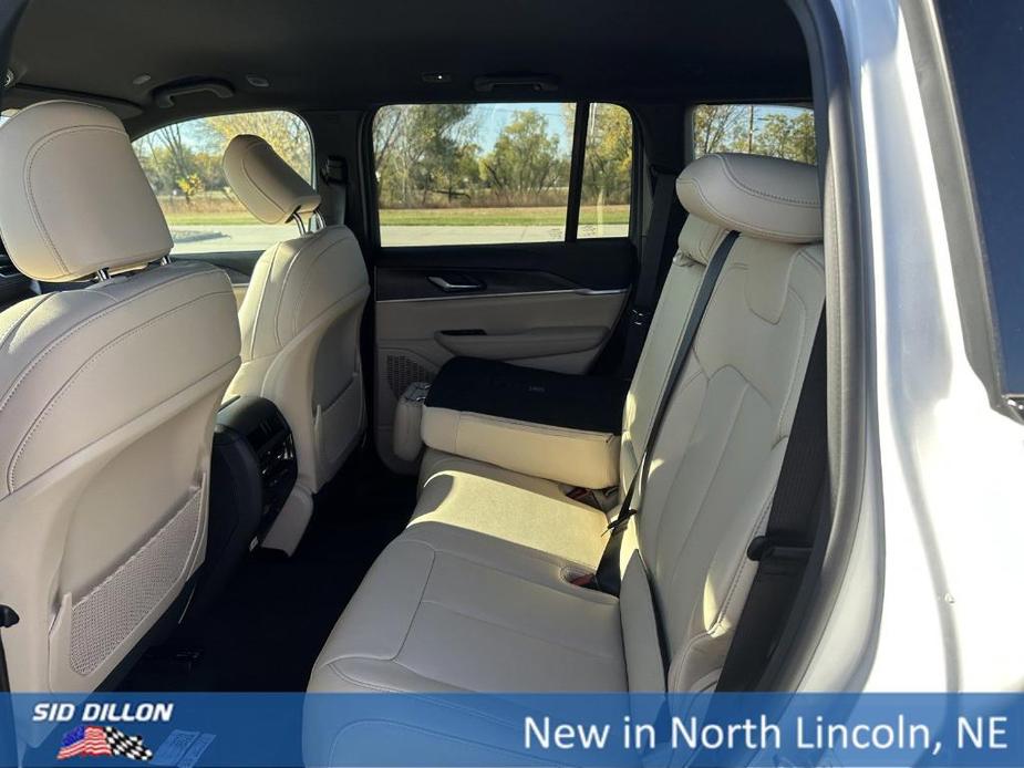 new 2025 Jeep Grand Cherokee car, priced at $45,825