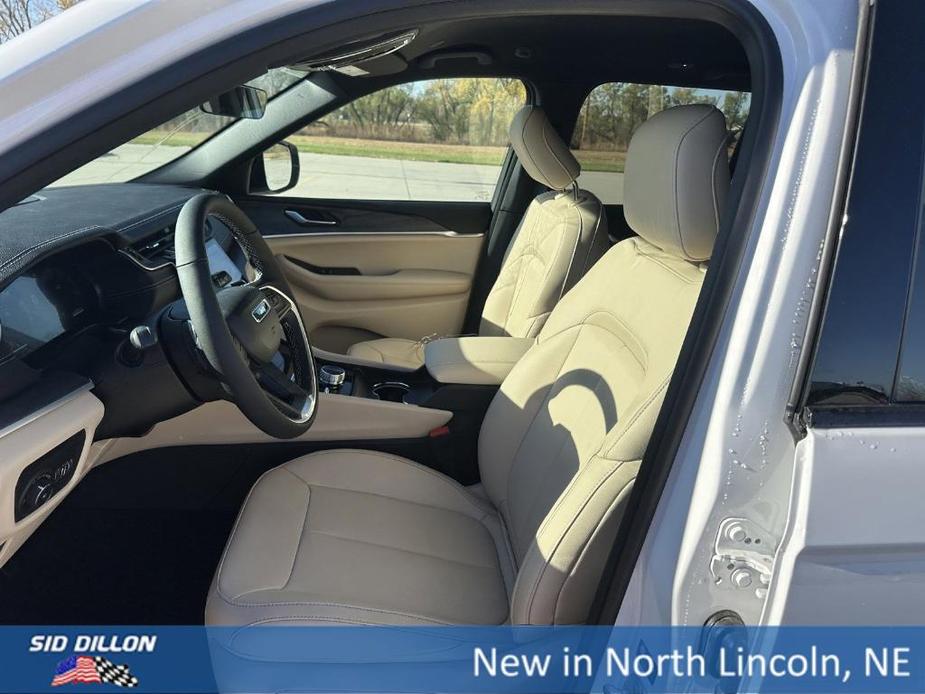 new 2025 Jeep Grand Cherokee car, priced at $45,825