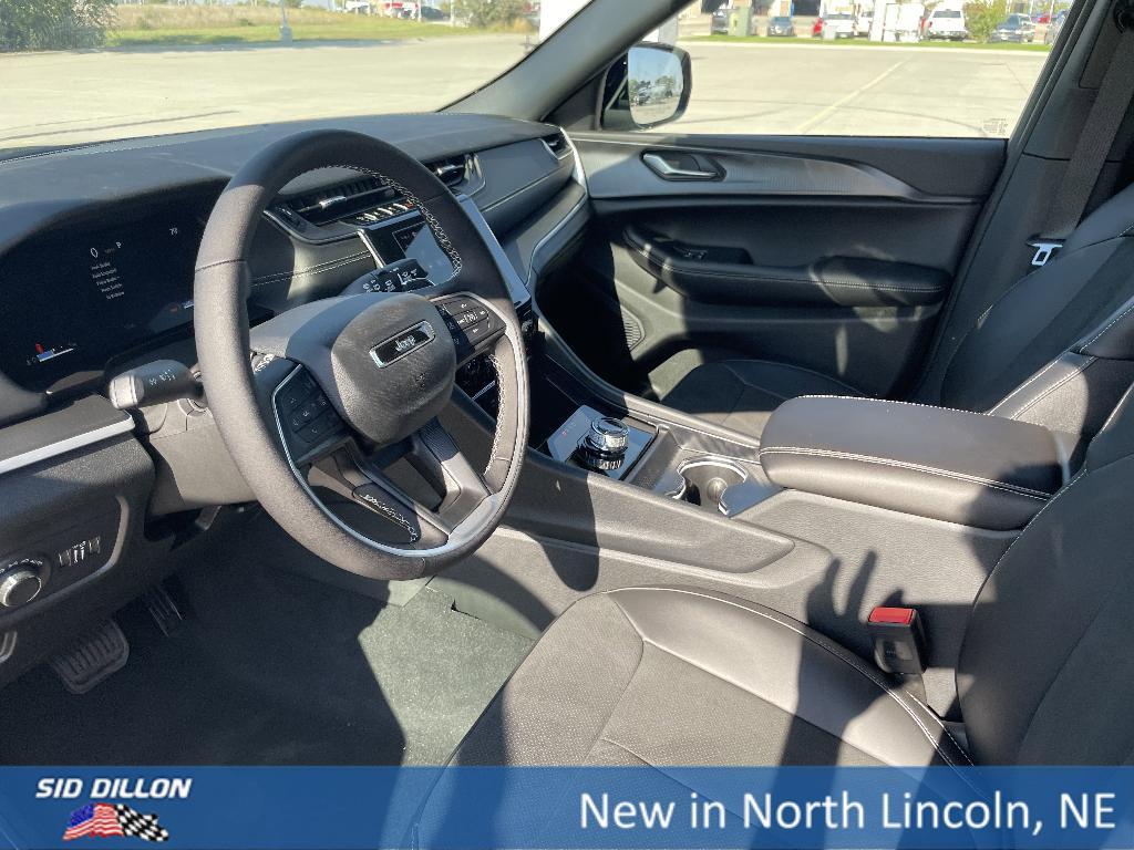 new 2025 Jeep Grand Cherokee car, priced at $41,125