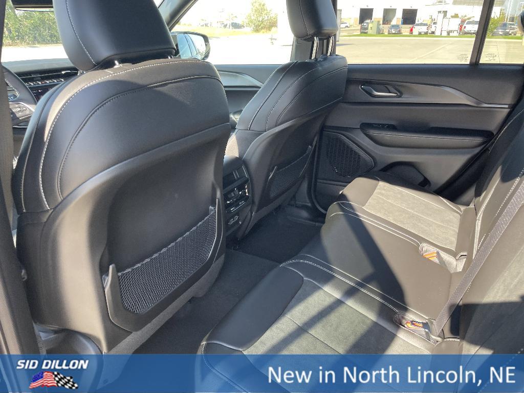 new 2025 Jeep Grand Cherokee car, priced at $41,125