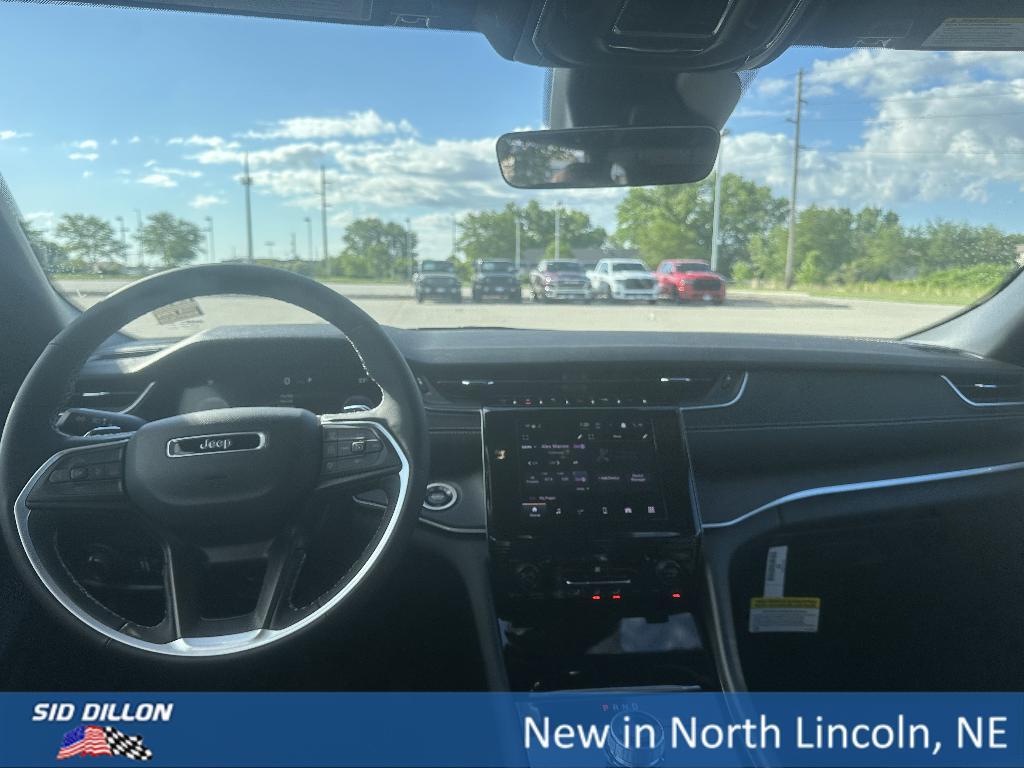 new 2025 Jeep Grand Cherokee car, priced at $42,355