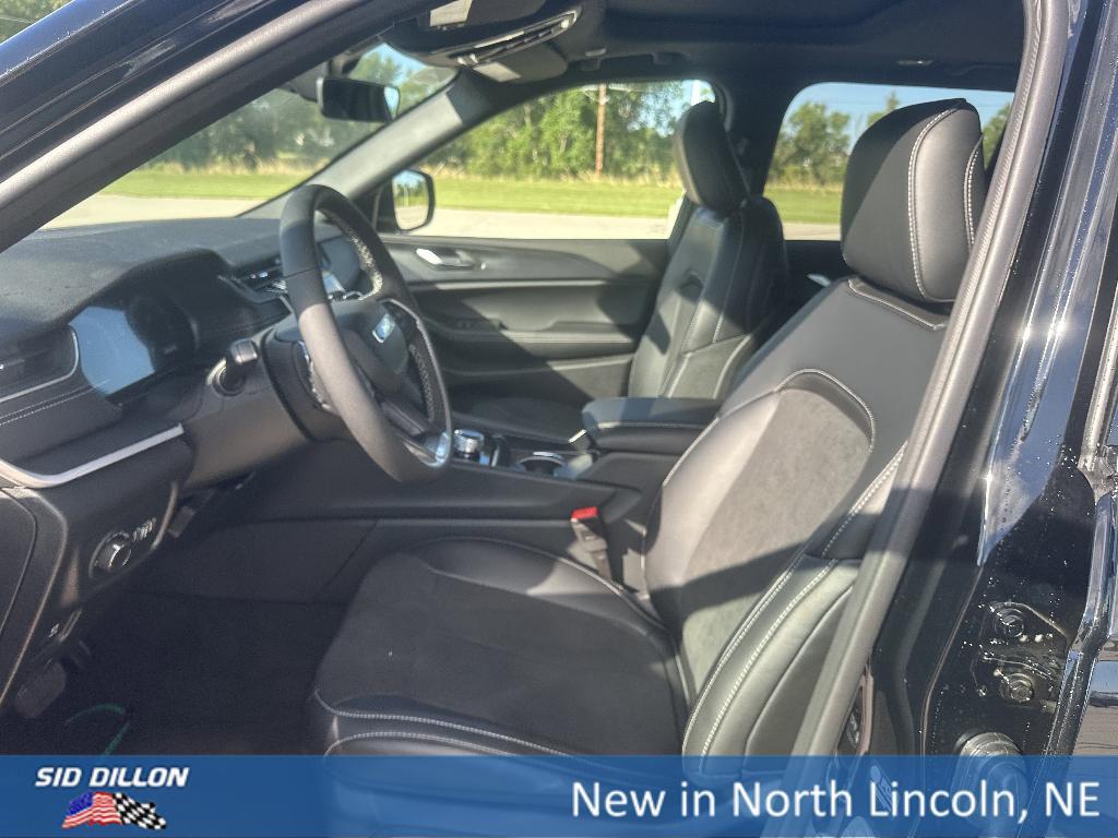 new 2025 Jeep Grand Cherokee car, priced at $42,355