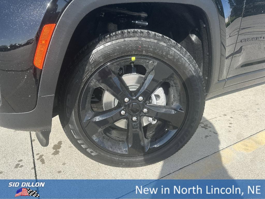 new 2025 Jeep Grand Cherokee car, priced at $42,355
