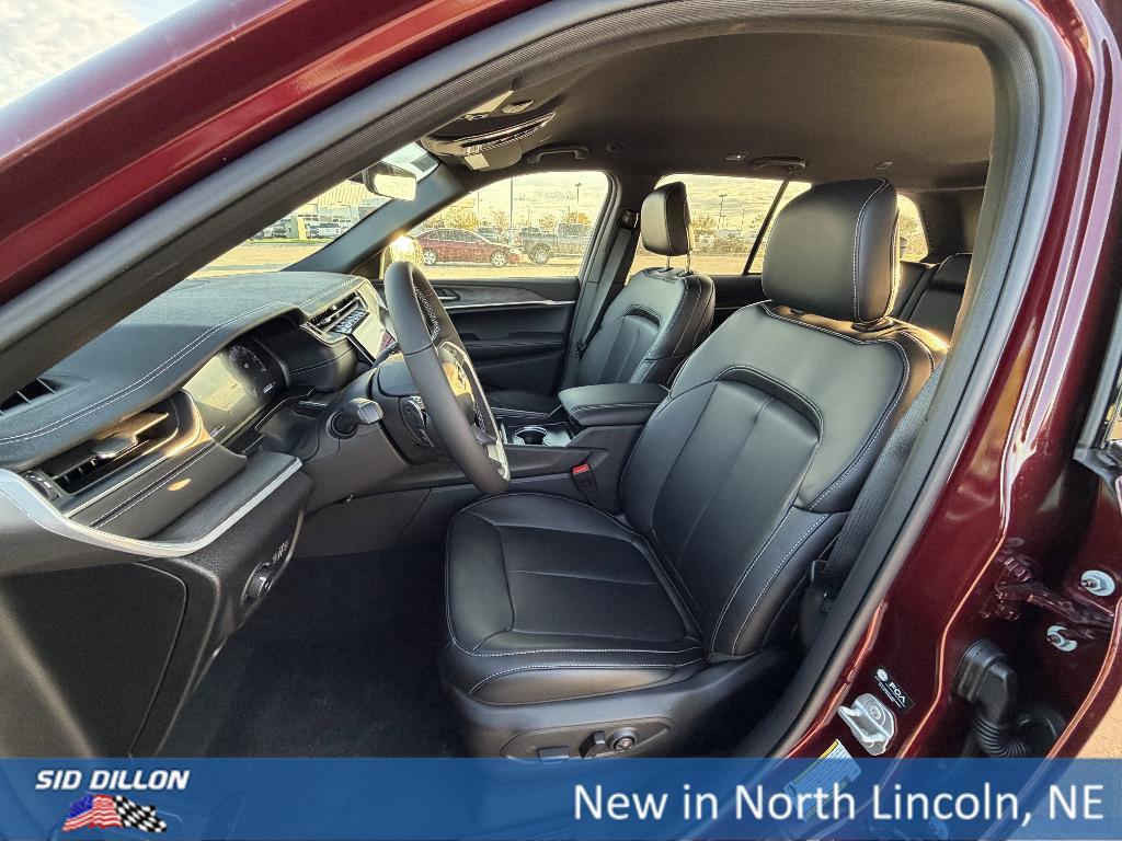 new 2025 Jeep Grand Cherokee car, priced at $42,245