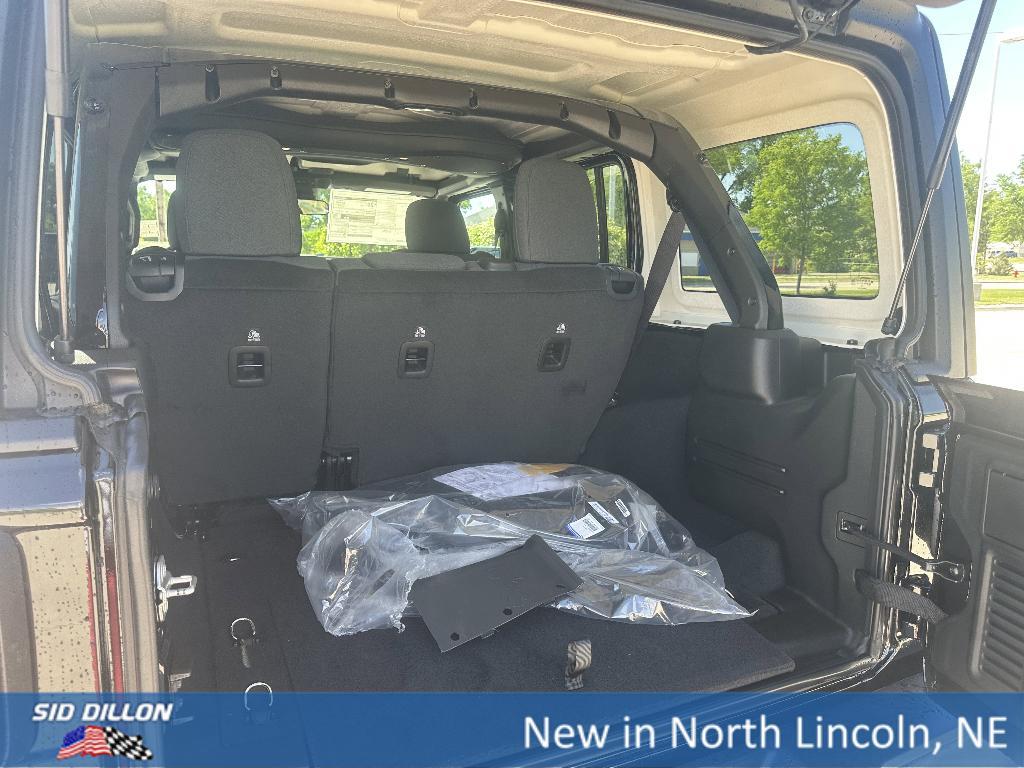 new 2025 Jeep Wrangler car, priced at $55,580