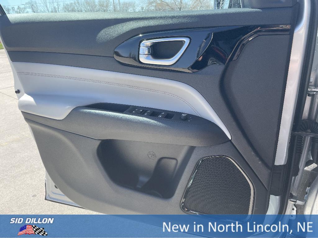 new 2025 Jeep Compass car, priced at $30,435