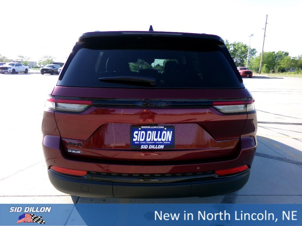 new 2025 Jeep Grand Cherokee car, priced at $43,045