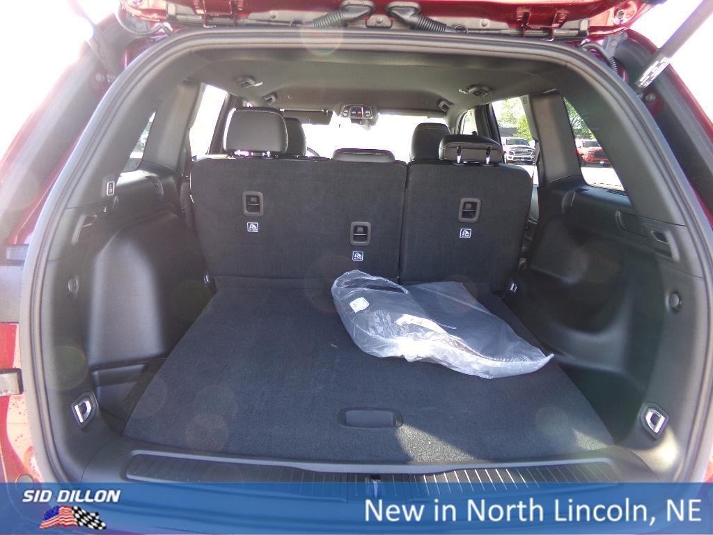 new 2025 Jeep Grand Cherokee car, priced at $43,045