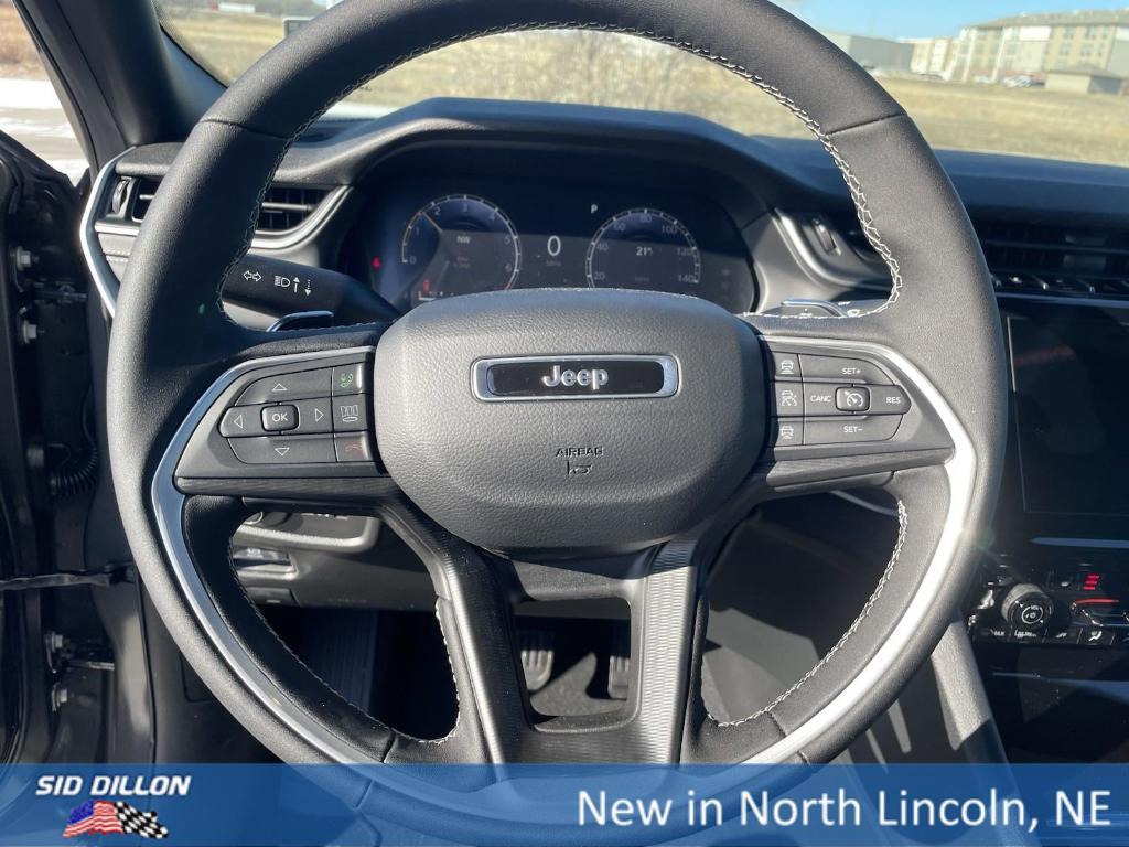 new 2025 Jeep Grand Cherokee car, priced at $42,675