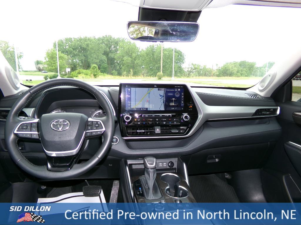 used 2022 Toyota Highlander car, priced at $41,999