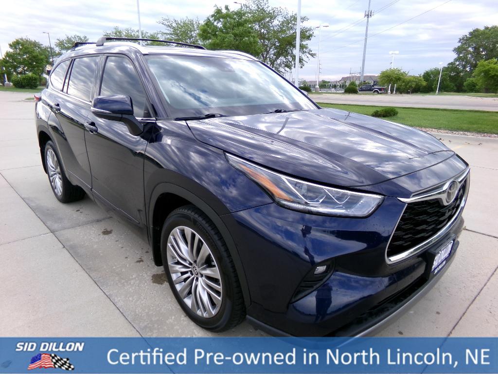 used 2022 Toyota Highlander car, priced at $41,999