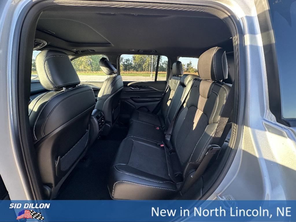 new 2025 Jeep Grand Cherokee car, priced at $41,625