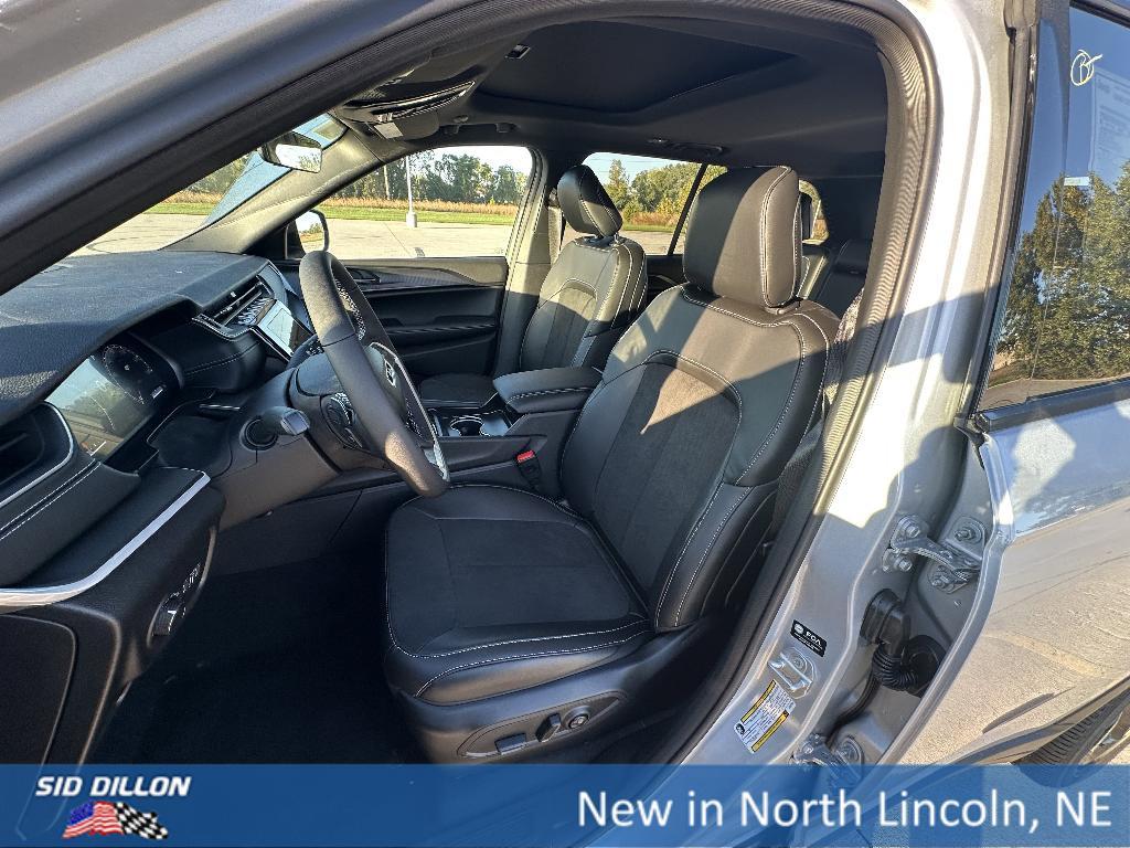 new 2025 Jeep Grand Cherokee car, priced at $41,625