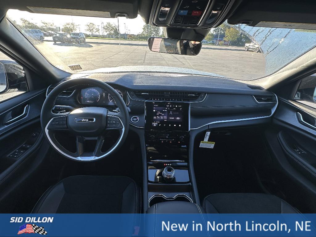 new 2025 Jeep Grand Cherokee car, priced at $41,625