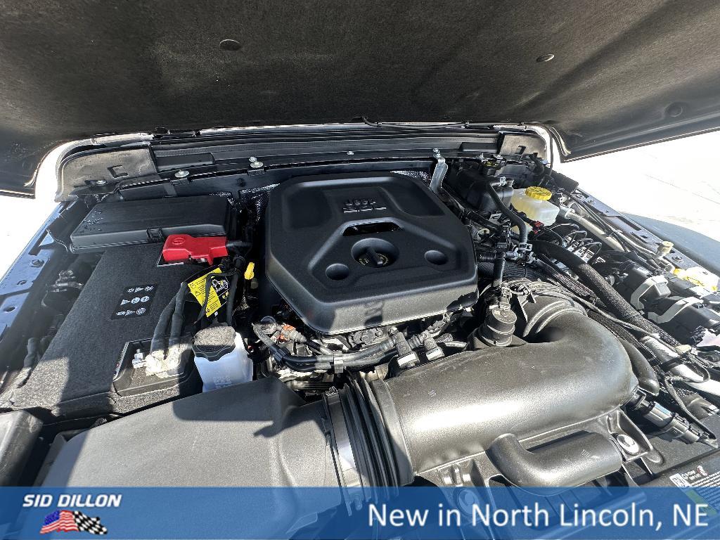 new 2025 Jeep Wrangler car, priced at $48,577