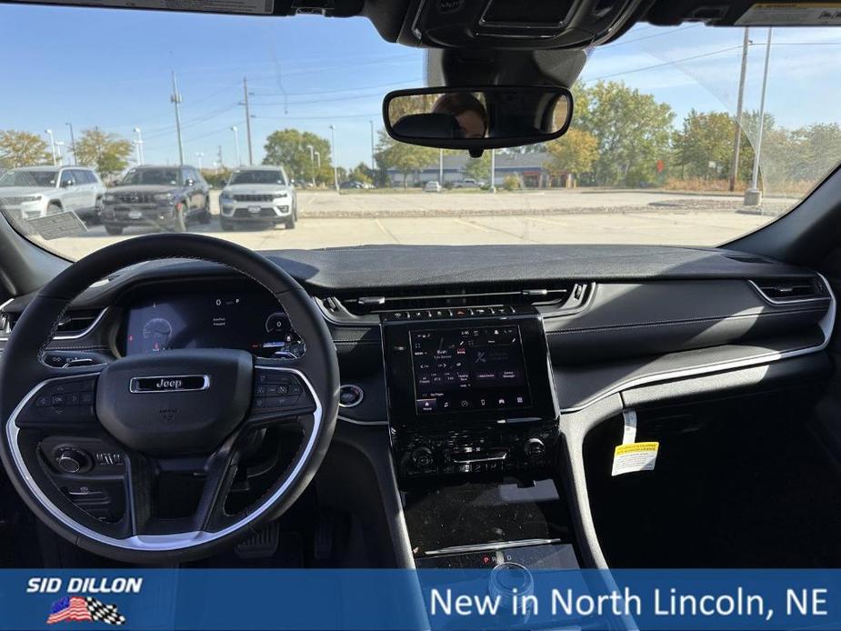 new 2025 Jeep Grand Cherokee car, priced at $42,675