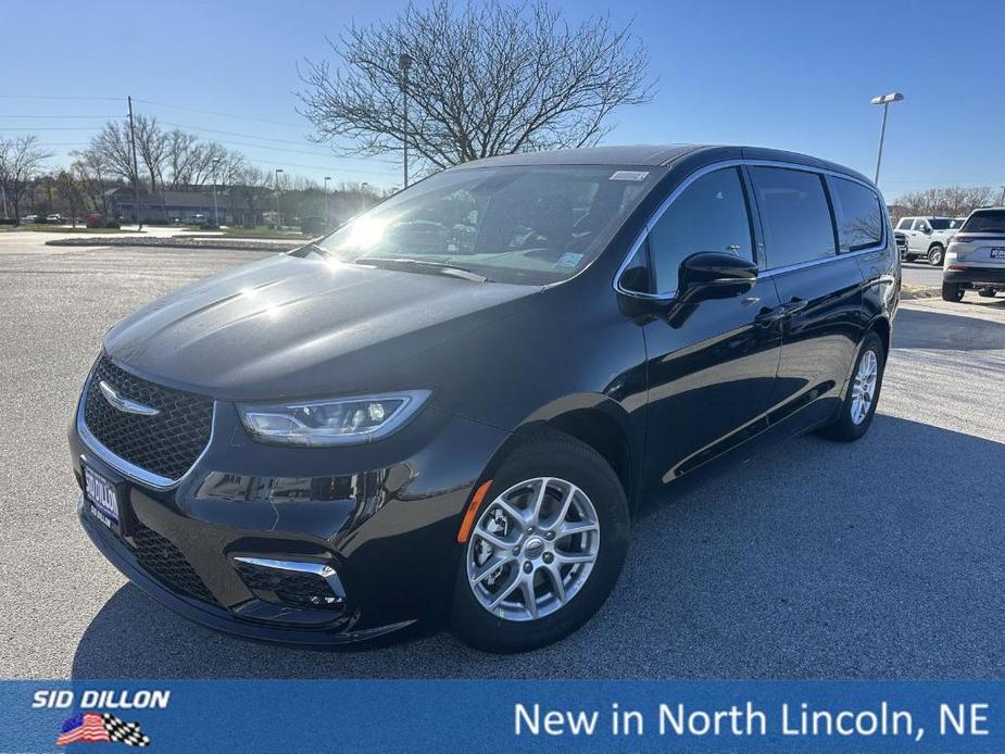 new 2025 Chrysler Pacifica car, priced at $47,070