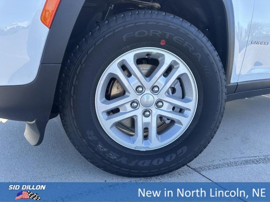 new 2025 Jeep Grand Cherokee car, priced at $39,125