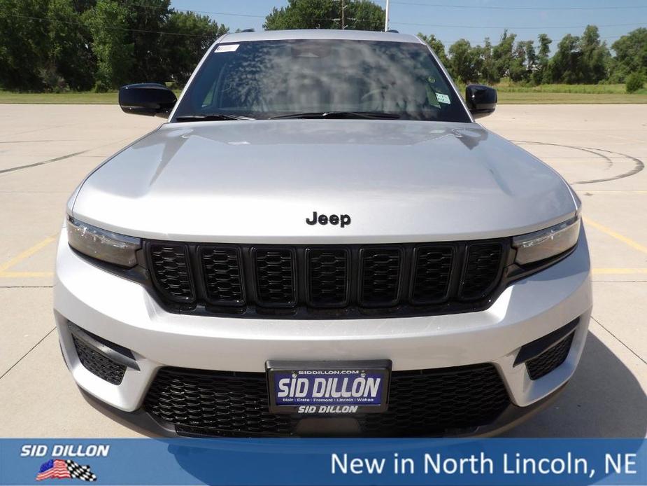 new 2024 Jeep Grand Cherokee car, priced at $43,175