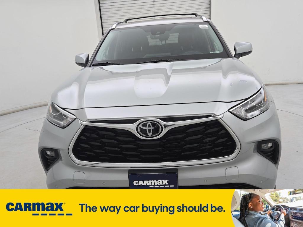used 2021 Toyota Highlander car, priced at $27,998