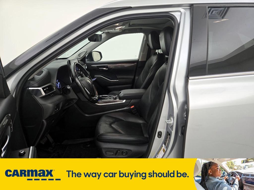 used 2021 Toyota Highlander car, priced at $27,998