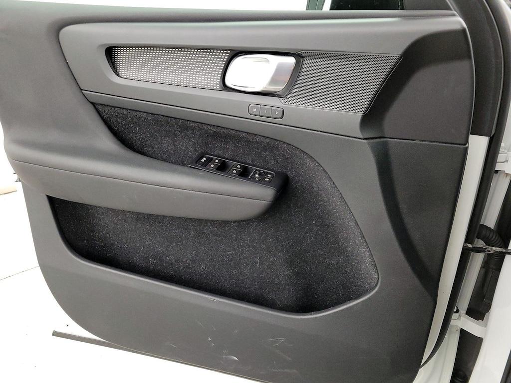 used 2020 Volvo XC40 car, priced at $30,998