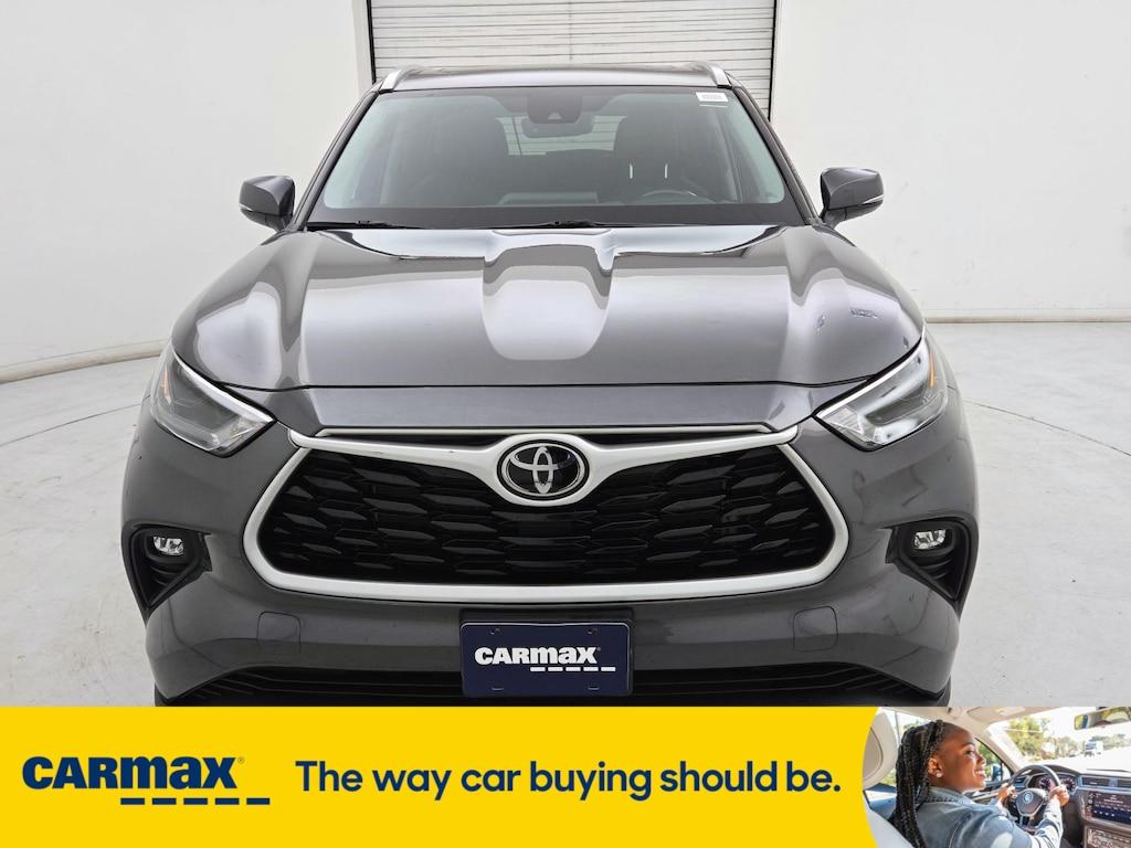 used 2022 Toyota Highlander car, priced at $41,998