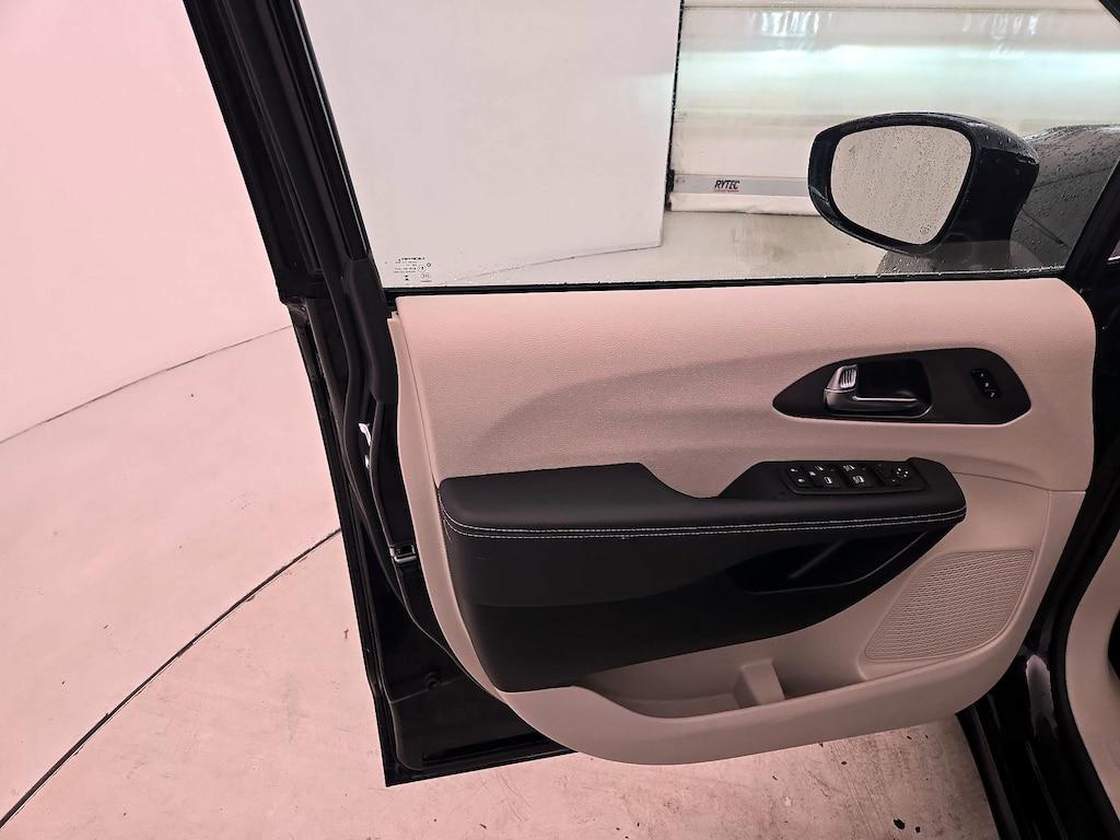 used 2024 Chrysler Pacifica car, priced at $36,998
