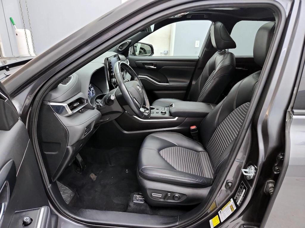 used 2021 Toyota Highlander car, priced at $37,998