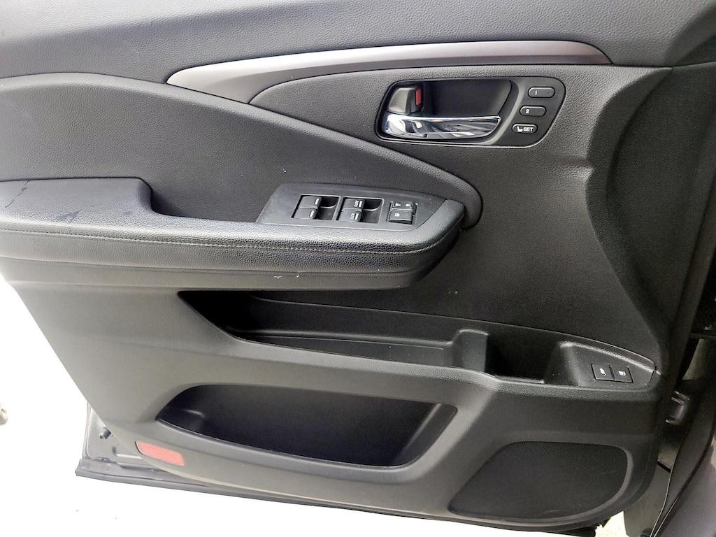used 2022 Honda Pilot car, priced at $32,998