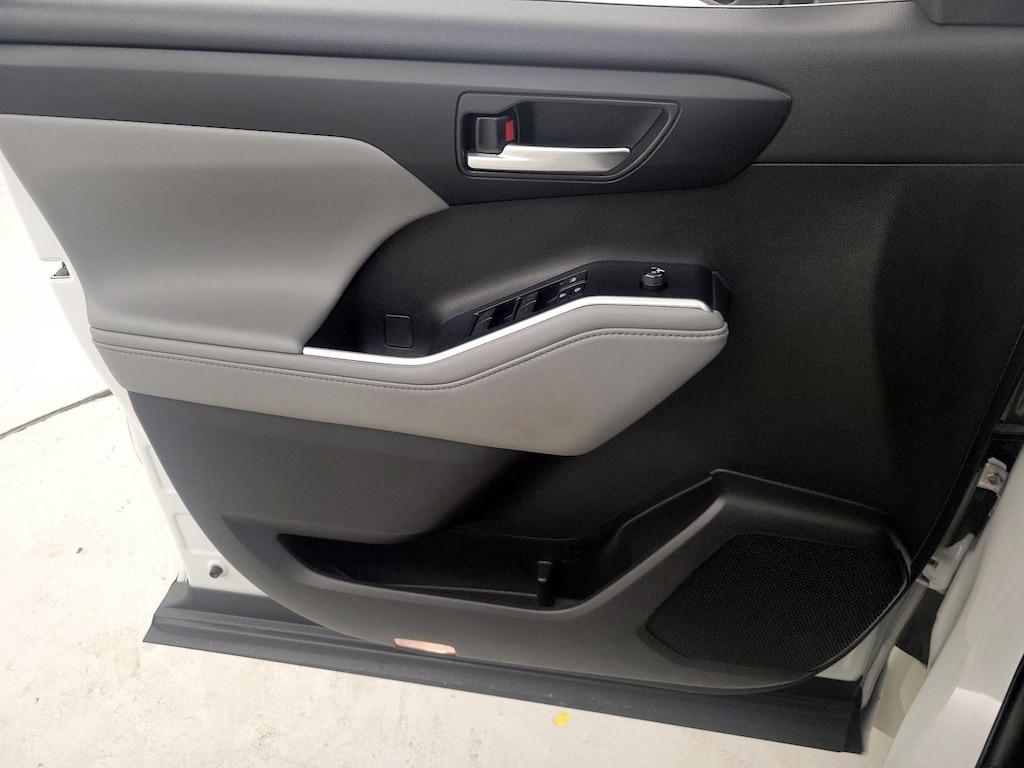 used 2020 Toyota Highlander car, priced at $31,998