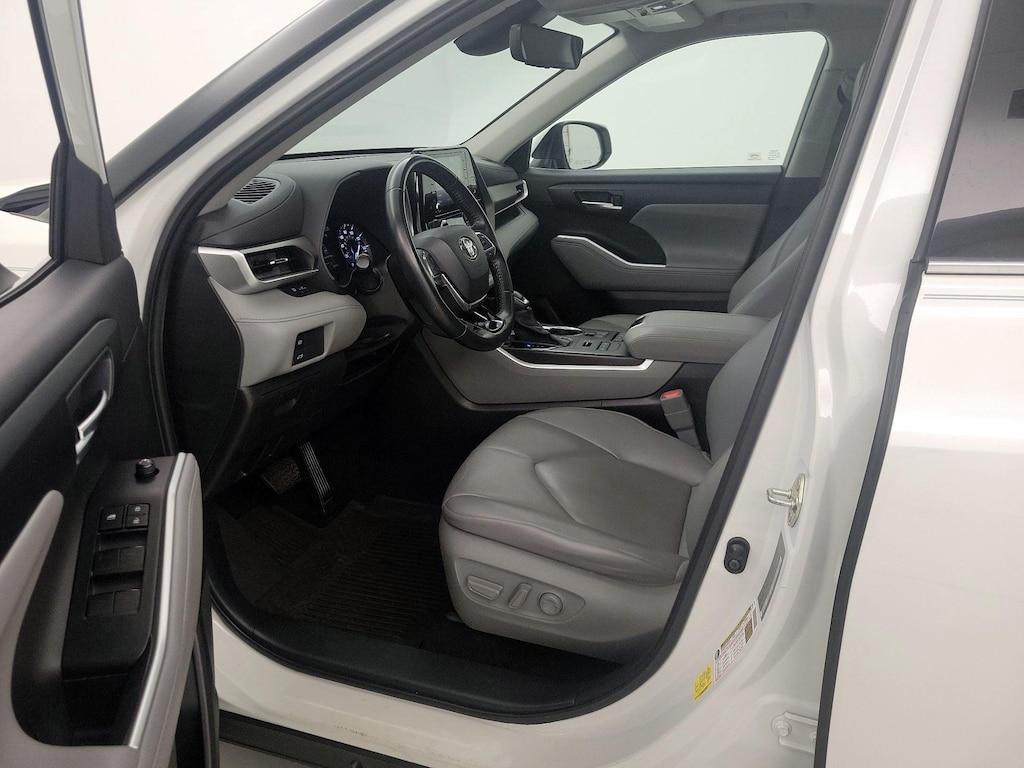 used 2020 Toyota Highlander car, priced at $31,998