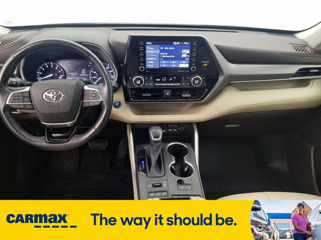 used 2021 Toyota Highlander car, priced at $33,998